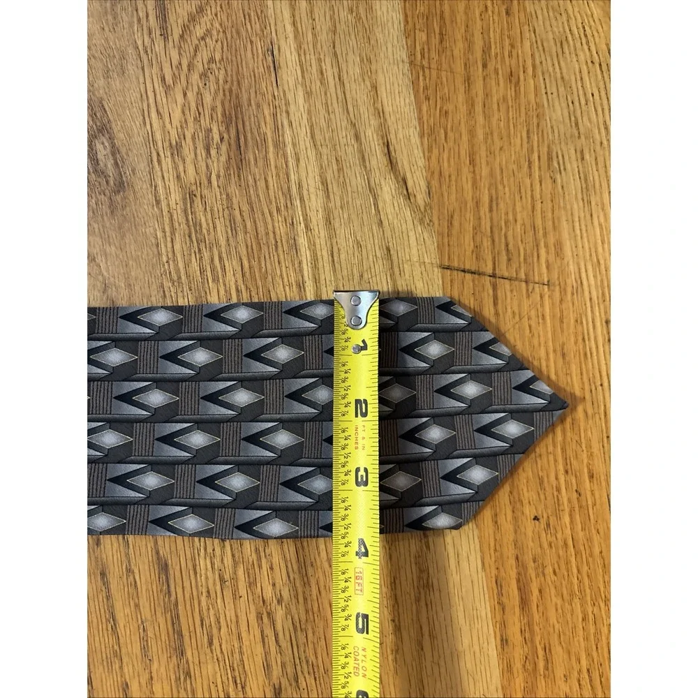Croft & Barrow Gray Hand Made 100% Silk Men's Neck Tie Made In‎ China
